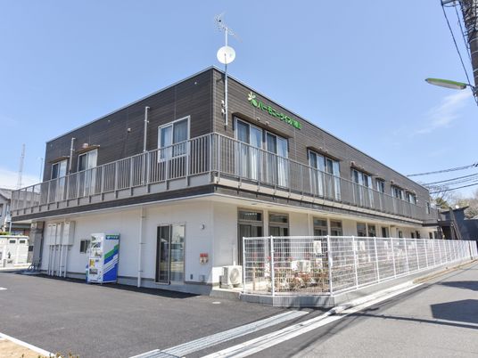 施設の清潔な外観