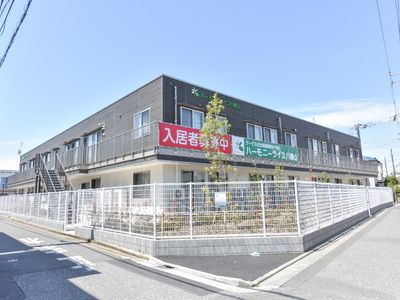 広々とした建物の外観