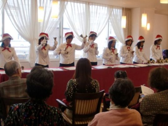 イベントを楽しむ人たち