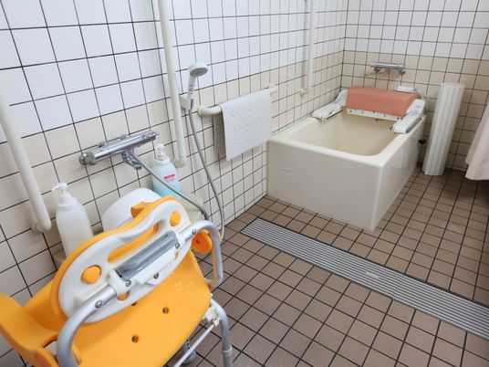バリアフリーな浴室設備