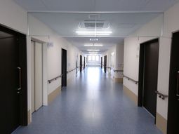 清潔感ある廊下の風景