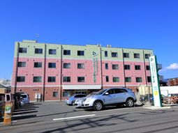 ピンクの建物の外観