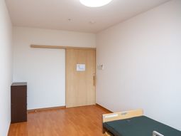 清潔でシンプルな居室
