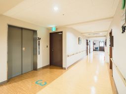 明るい廊下の様子