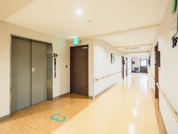 明るい廊下の様子