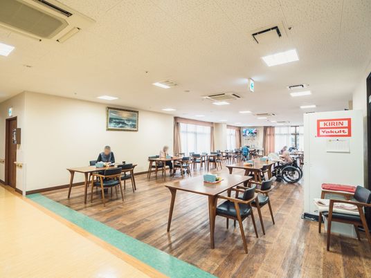 広々とした共有ダイニング