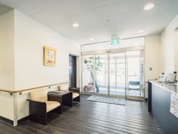 エントランスの明るい空間