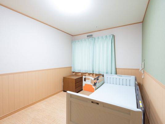 清潔感ある居室の光景