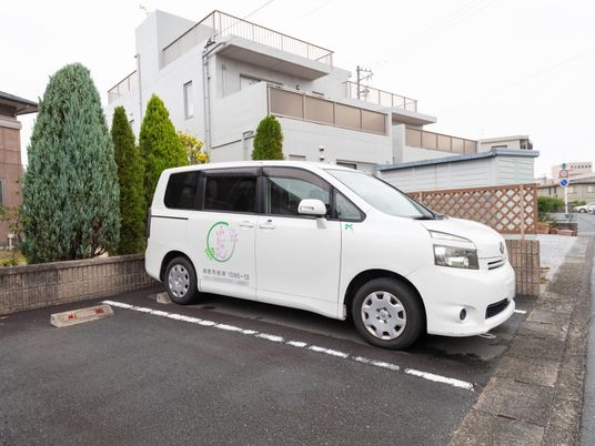 施設の車両と外観