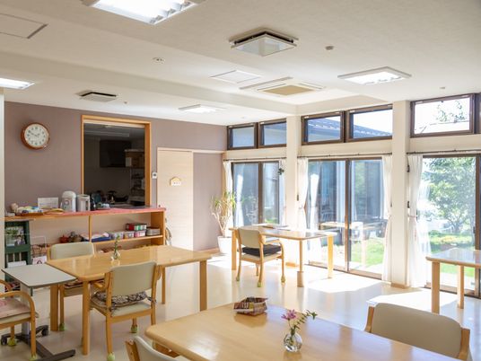 明るい居室の一角