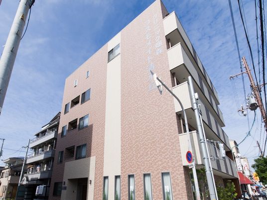 新築そうな外観の建物