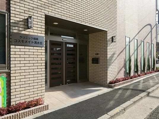 施設の外観入口  
