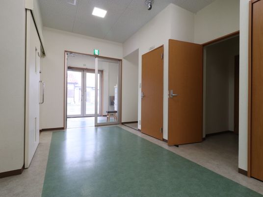 清潔な廊下の光景