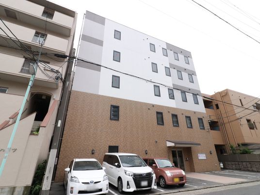 多階層建物外観