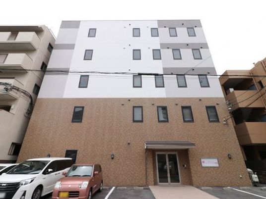 新築そうな建物の外観