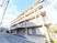 清潔感のある建物エントランス