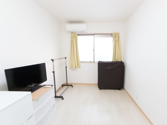 シンプルな洋室の居室