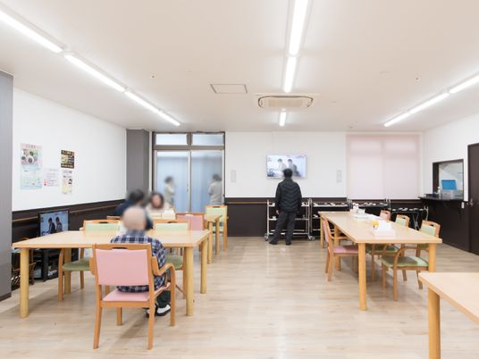 ダイニングの明るい室内