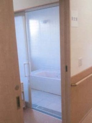 プライバシー守る浴室の入口