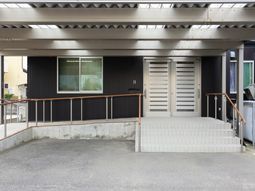 エントランスの外観