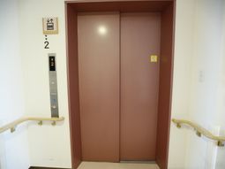 安全なエレベーター設備