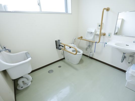 バリアフリー設計のトイレ