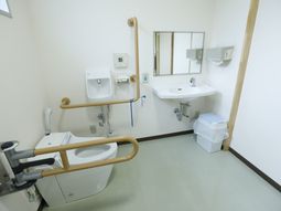手すり付き洗面トイレ