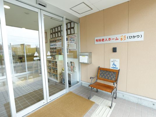 エントランスの明るい風景
