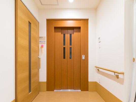 和やかな居室のドア