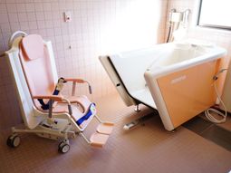 バリアフリーの浴室設備