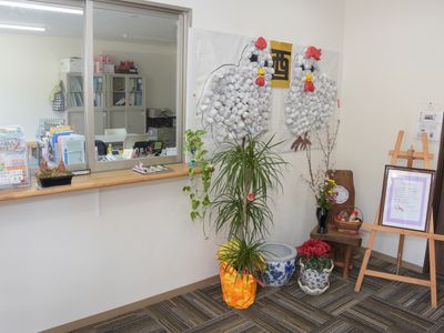 フロントの装飾と植物
