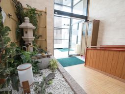 和風のエントランス風景