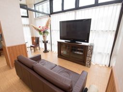 明るい居間の様子