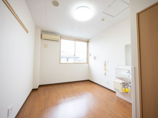 明るい室内の居室