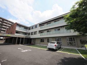 広々とした明るい外観