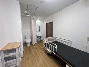 ベッドとトイレの居室