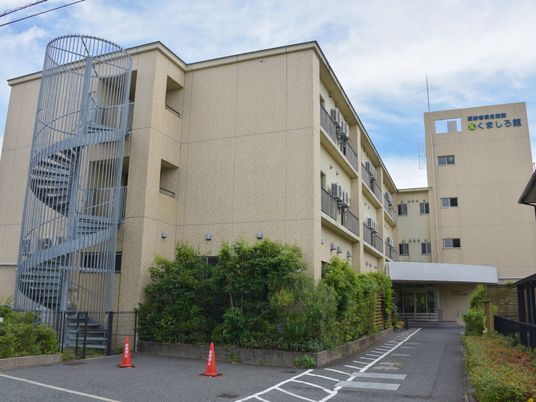 施設の外観とエントランス