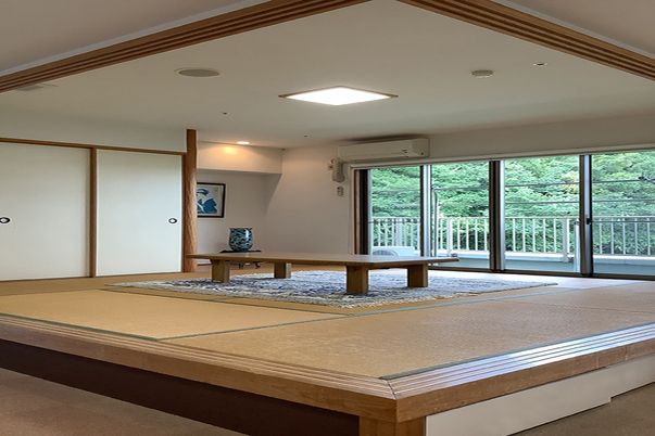 明るく広々とした和室
