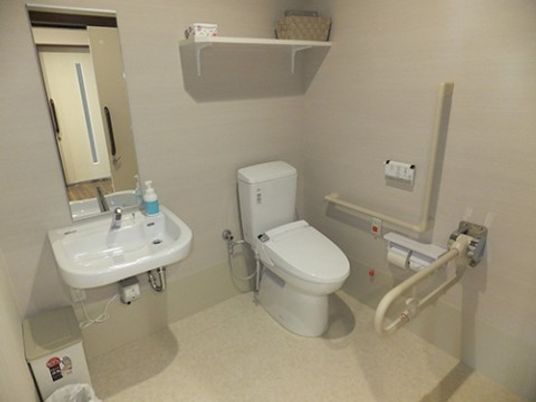 バリアフリー対応のトイレ