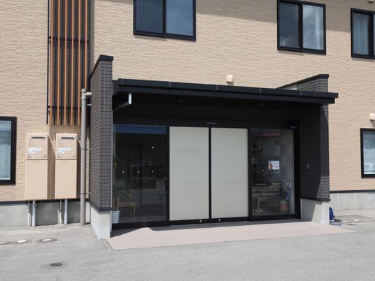 広くて明るいエントランス