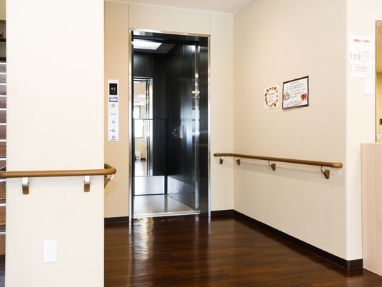廊下とエレベーター