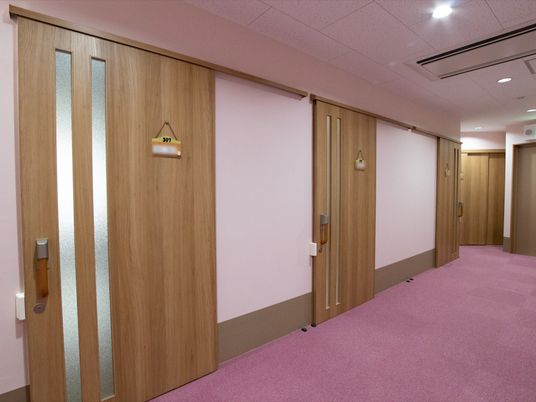 廊下の居室の扉