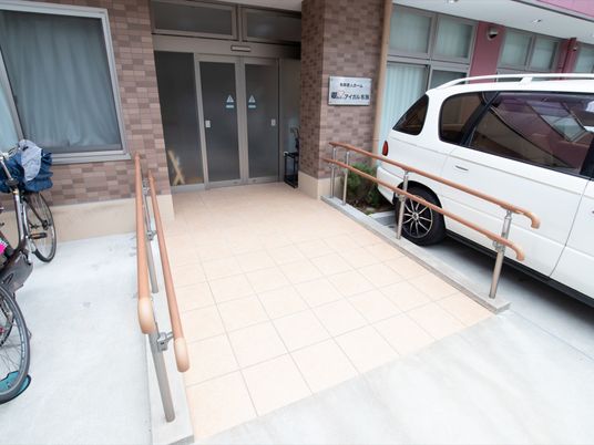 バリアフリーなエントランス