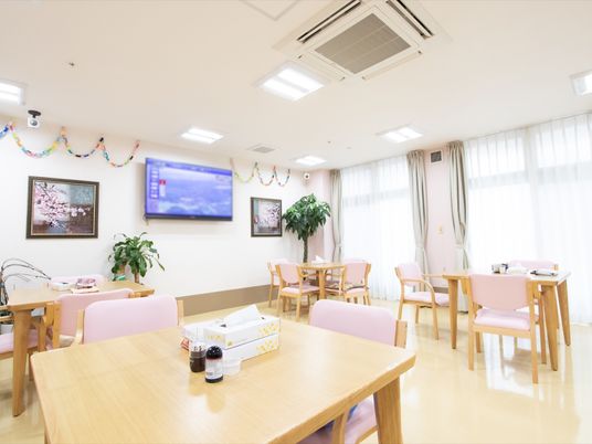 快適な明るい食堂