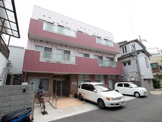 多階建ての建物外観