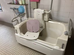 ゆったり広がる浴室