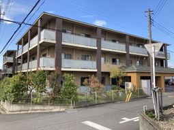 3階建ての建物外観