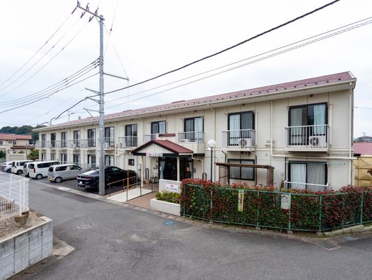 親しみやすい建物の外観