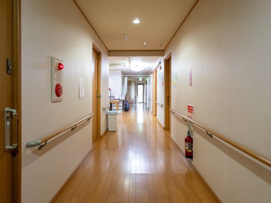 手すりのある廊下