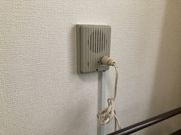 通話機器の壁面
